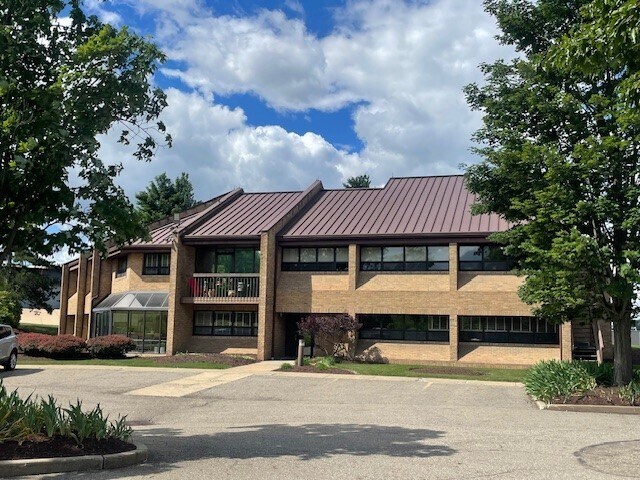 More Photos Of 5771 Mayfair Rd, North Canton Office Residential For Lease