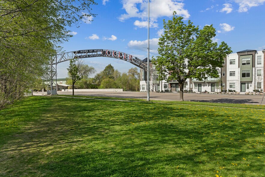 More Photos Of 1810 Washington Blvd, Ogden Restaurant For Lease