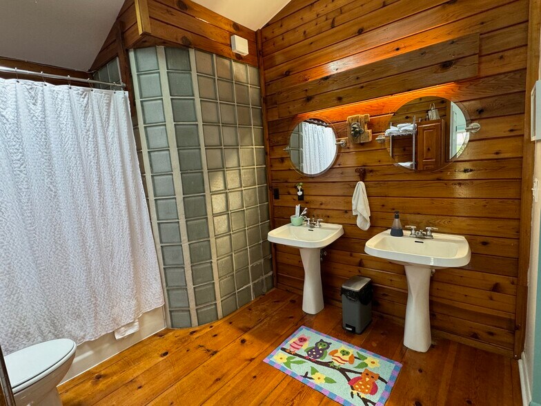 More Photos Of 214 S Main St, Lake City Hotel For Sale