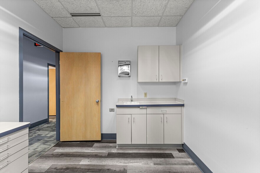 More Photos Of 24825 Michigan Ave, Dearborn Office For Lease