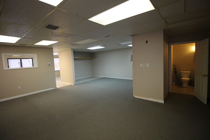 More Photos Of 2126 Andrea Ln, Fort Myers General Retail For Lease