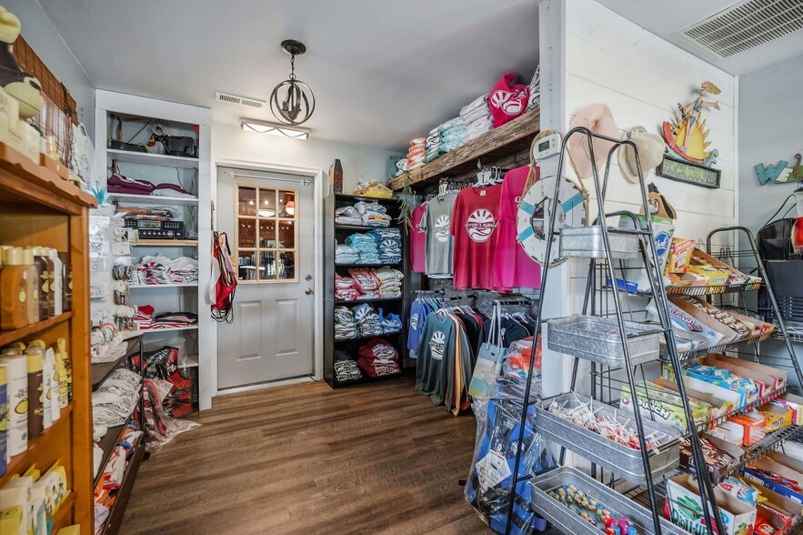 More Photos Of 1967 Rock Island Rd, Rock Island Marina For Sale