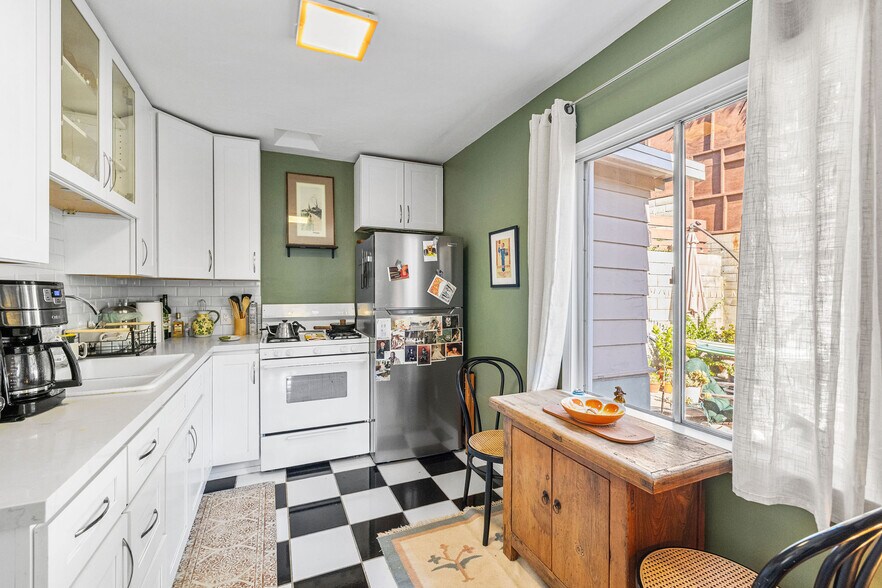 More Photos Of 3055 Future St, Los Angeles Apartments For Sale