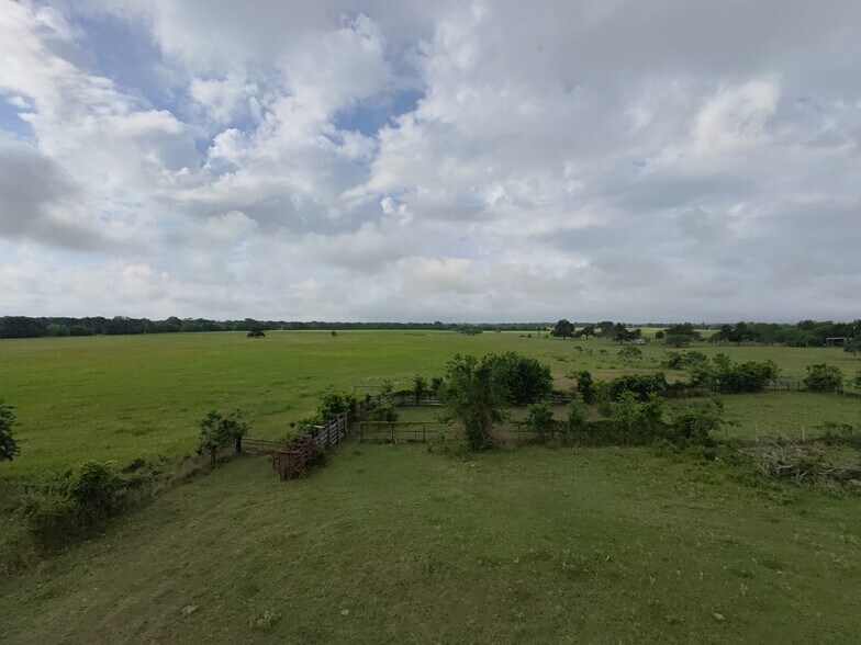 More Photos Of 415 Veterans Memorial Dr, Navasota Land For Sale