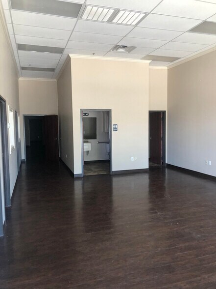 More Photos Of 8222 E 103rd St, Tulsa Unknown For Lease