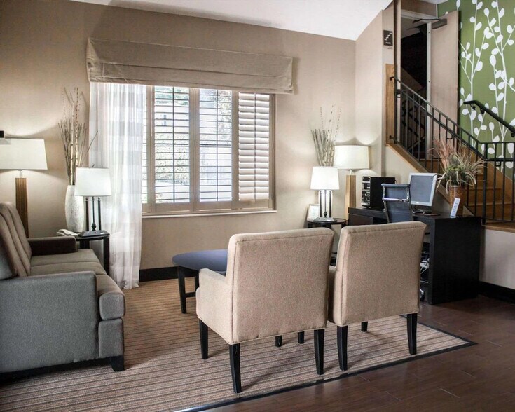 More Photos Of 5100 Armour Rd, Columbus Hotel For Sale