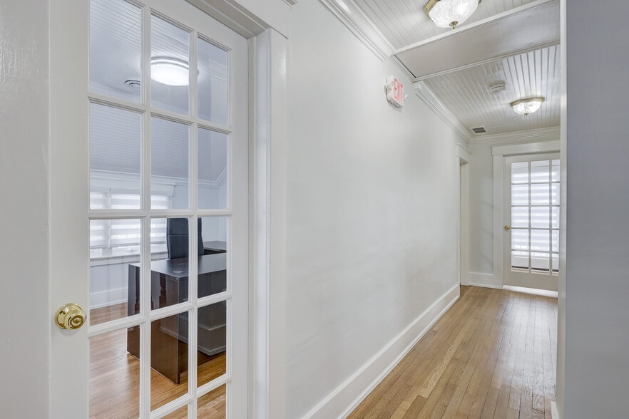 More Photos Of 2520 Rochester Rd, Royal Oak Office For Lease