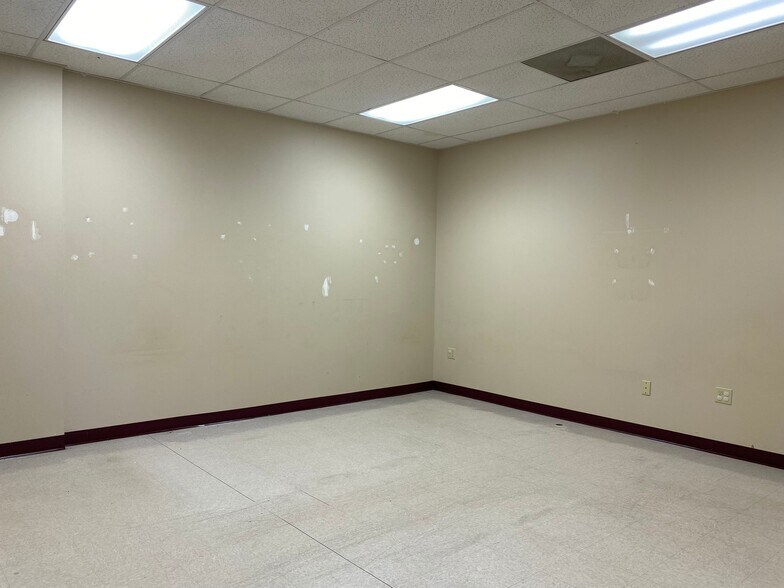 More Photos Of 1600 Park Ave, Orange Park Unknown For Lease