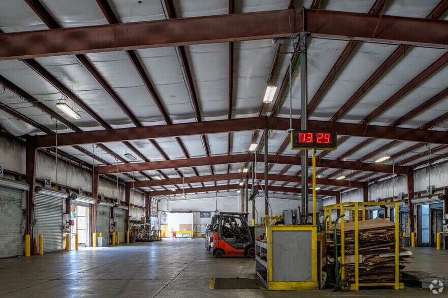 More Photos Of 4025 S Dye Rd, Swartz Creek Truck Terminal For Sale