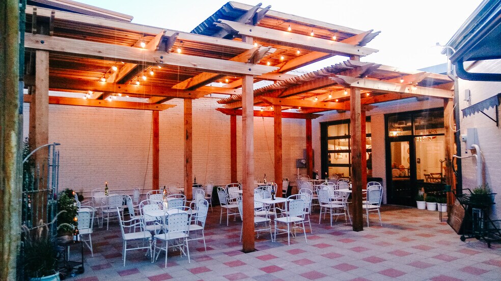 More Photos Of 300 Connally St, Sulphur Springs Restaurant For Sale