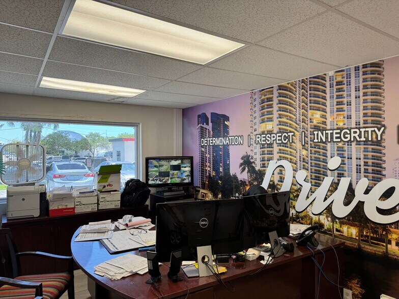 More Photos Of 3000 W Oakland Park Blvd, Oakland Park Auto Dealership For Lease
