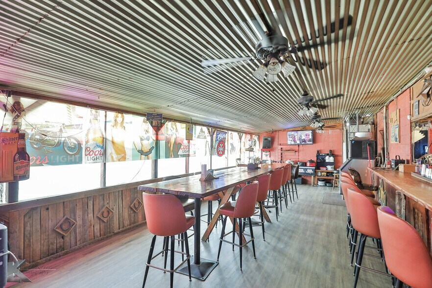 More Photos Of 1841 S Treadaway Blvd, Abilene Industrial For Sale