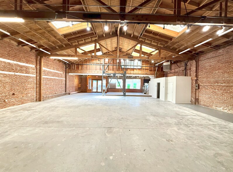 Primary Photo Of 517 6th St, San Francisco Storefront Retail Office For Lease