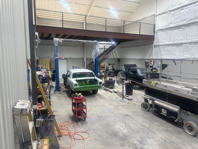 More Photos Of 2201 Commerce St, Marble Falls Warehouse For Sale