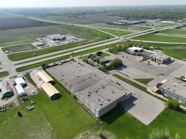 More Photos Of 3901 Abbott Dr, Willmar Freestanding For Sale