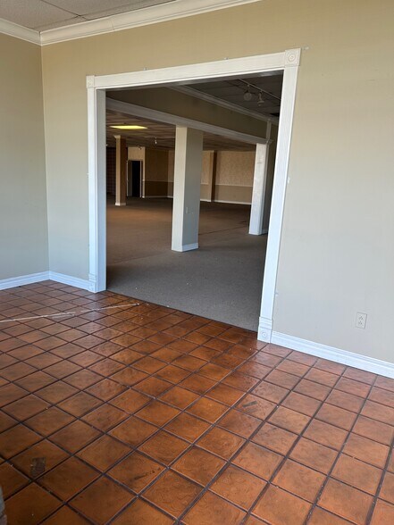 More Photos Of 60 Macarthur Dr, Alexandria Freestanding For Lease