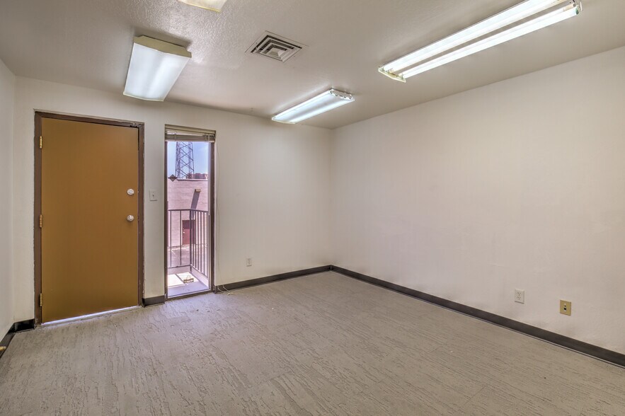 More Photos Of 3320-3340 W Wynn Rd, Las Vegas Office Residential For Lease