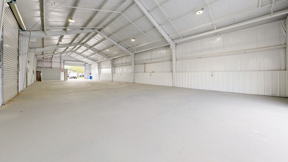 Primary Photo Of 120 Pinckney St, Oldsmar Warehouse For Lease
