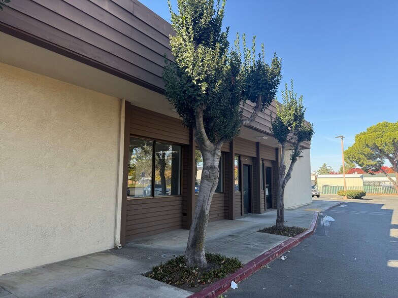 More Photos Of 1820 Oro Dam Blvd E, Oroville Bank For Lease