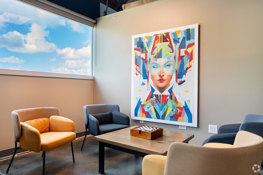 More Photos Of 1680 Fruitville Rd, Sarasota Office For Lease