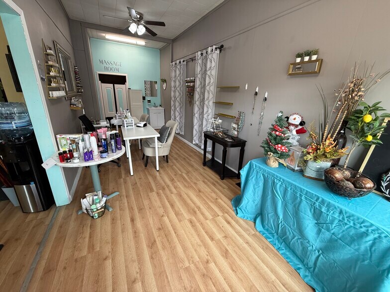 More Photos Of 413 Main St, Scribner Storefront For Sale