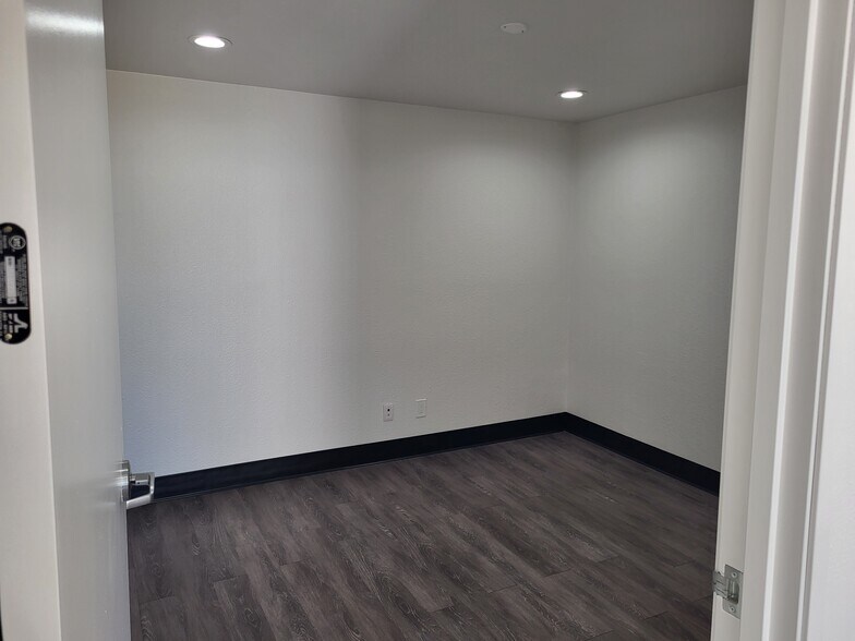 More Photos Of 1203-1243 W Trenton Ave, Orange Warehouse For Lease