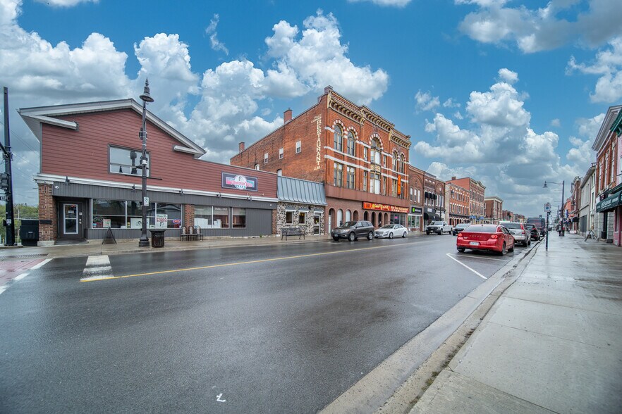 More Photos Of 58 Dundas St E, Napanee Storefront For Sale