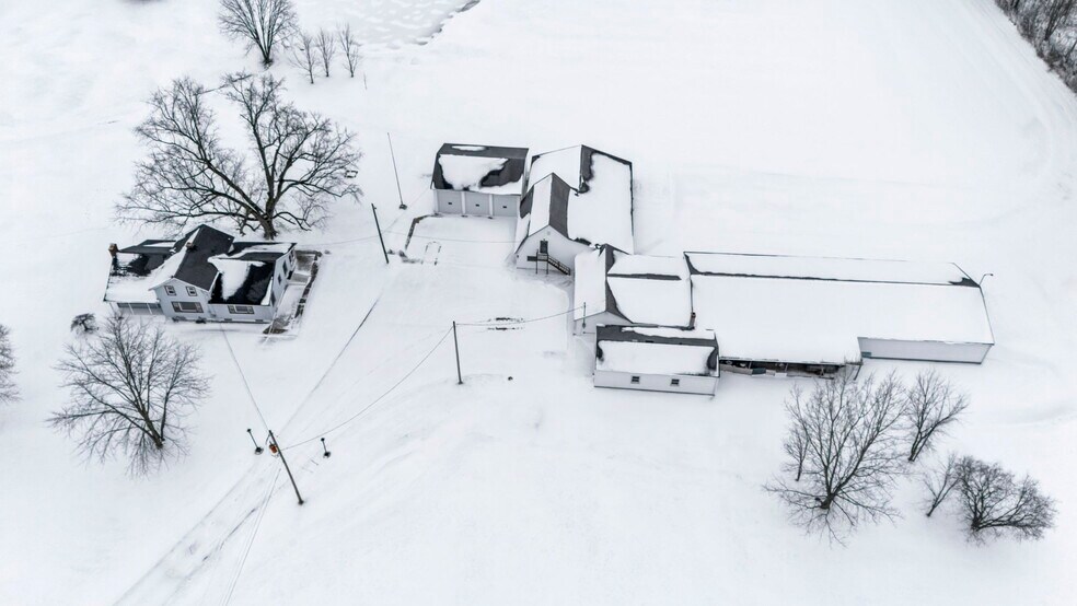 More Photos Of 4085 Herner County Line Rd, Southington Showroom For Sale