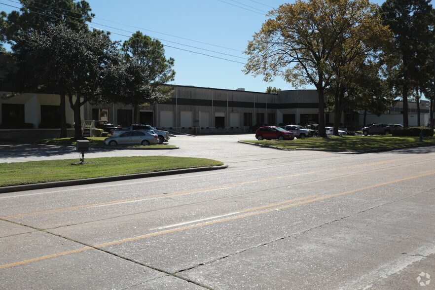 More Photos Of 4650 S Pinemont Dr, Houston Warehouse For Lease