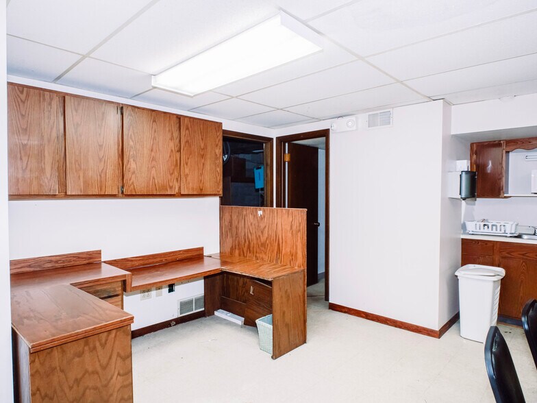 More Photos Of 603 N State St, Girard Medical For Sale