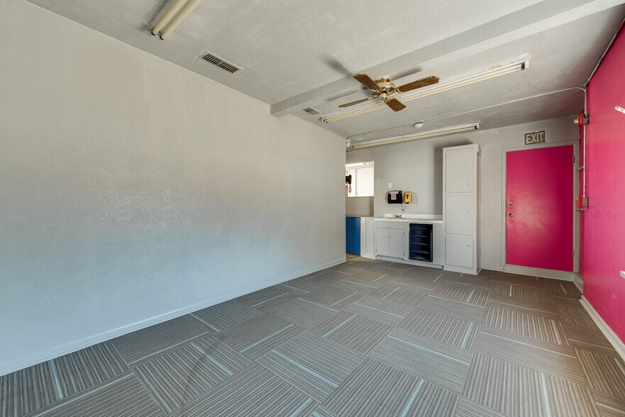 More Photos Of 1005 Austin St, Midland Storefront For Sale