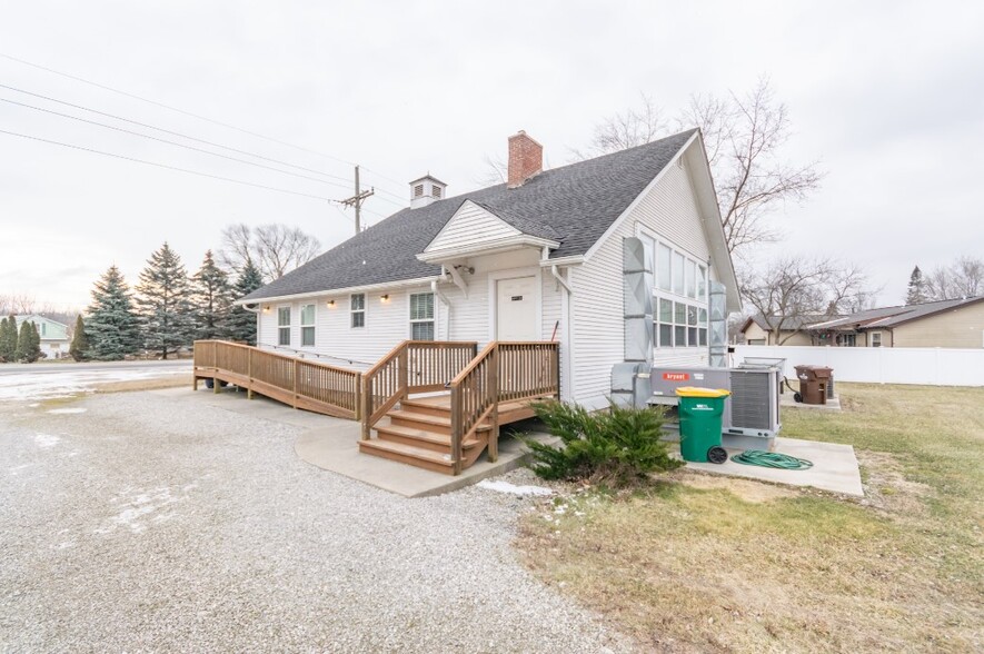 More Photos Of 33494-33518 Jefferson Ave, Brownstown Restaurant For Sale