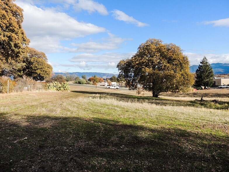 More Photos Of 1329 Todd Rd Ext, Lakeport Flex For Sale