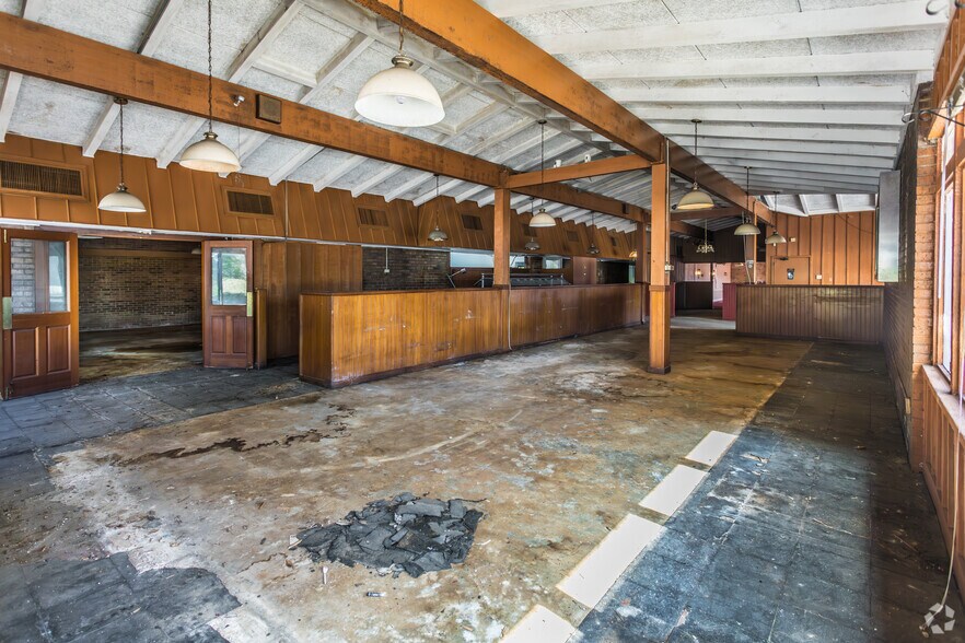 More Photos Of 4594 Yale Rd, Memphis General Retail For Sale