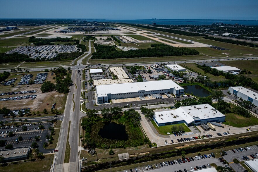 More Photos Of 5402-5424 Hangar Ct, Tampa Distribution For Lease