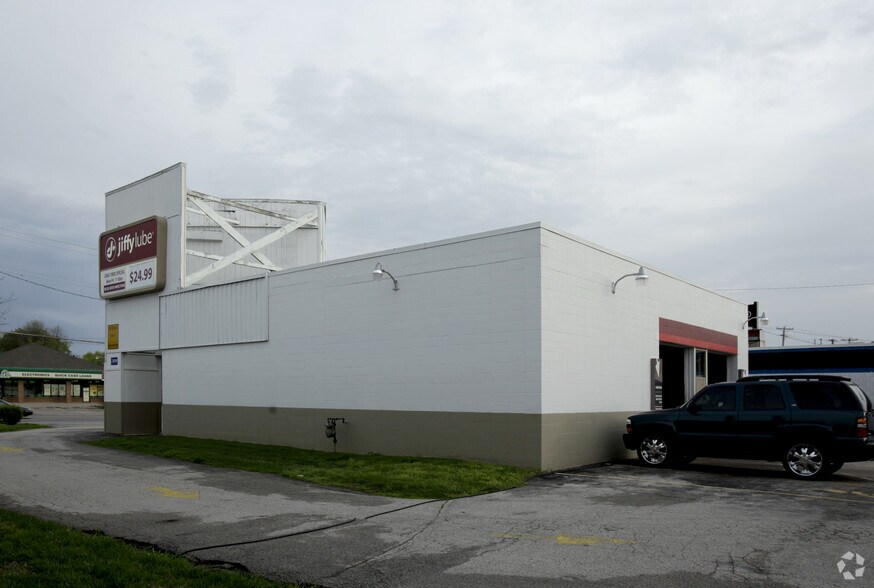 More Photos Of 7760 N Lindbergh Blvd, Hazelwood Auto Repair For Sale