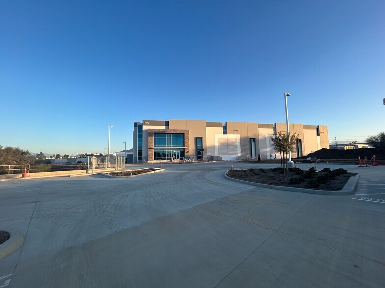 More Photos Of 2610 E Alessandro Blvd, Riverside Distribution For Lease