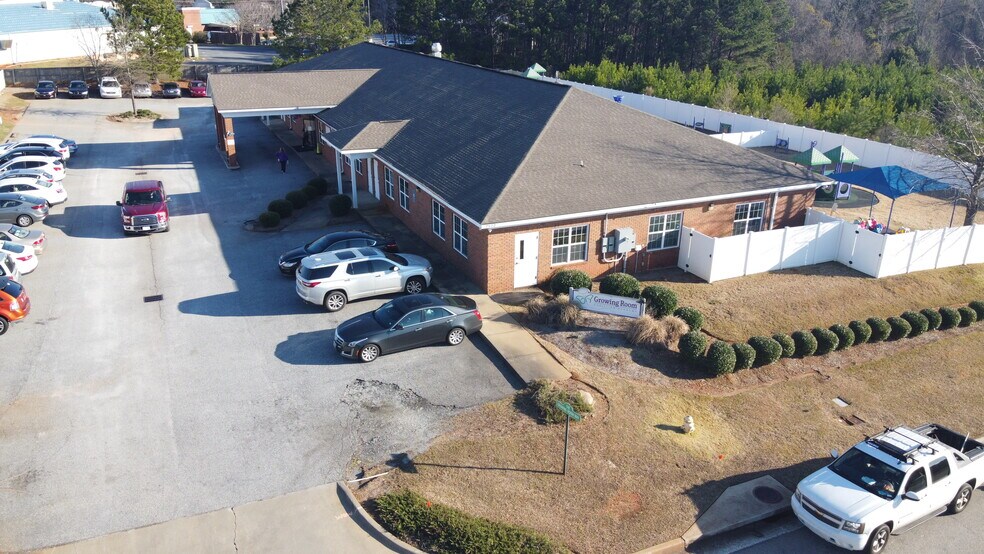 More Photos Of 7572 Kayne Blvd, Columbus Daycare Center For Lease