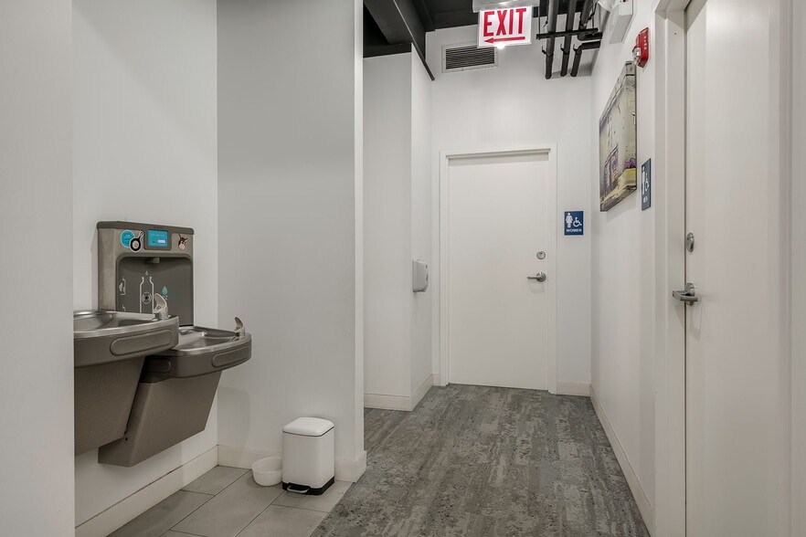 More Photos Of 517 Green Bay Rd, Wilmette Storefront Retail Office For Lease