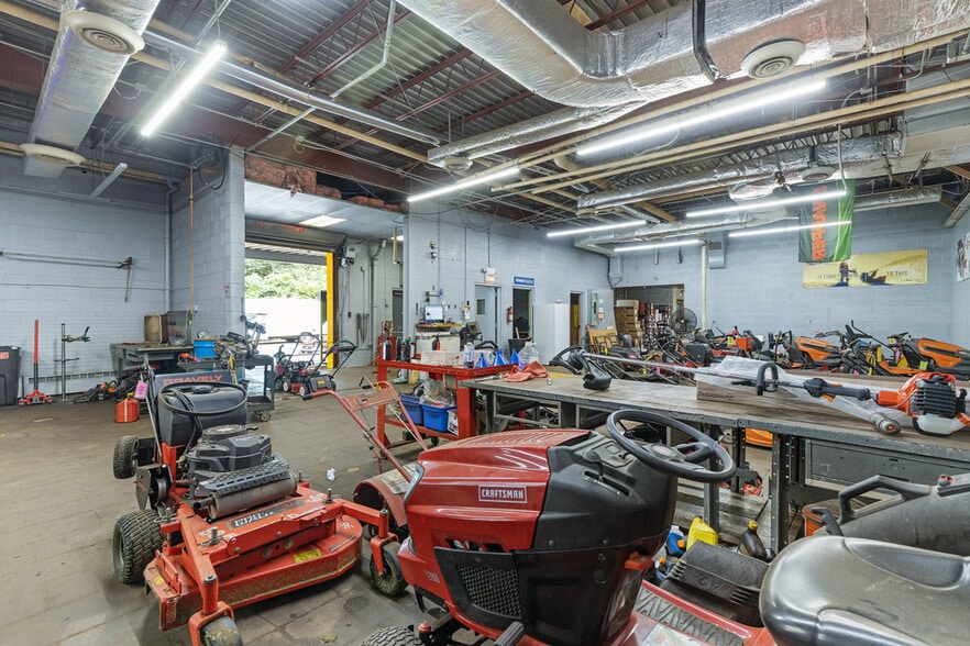 More Photos Of 520 E Bruceton Rd, Pittsburgh Freestanding For Sale