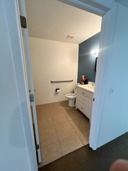 More Photos Of 742B, Winter Park Office For Lease