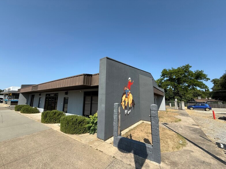 More Photos Of 748 Market St, Redding Office For Sale