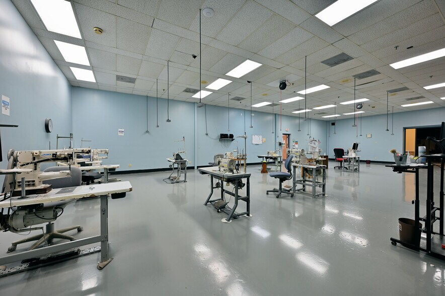 More Photos Of 310 W South St, Rice Lake Manufacturing For Lease