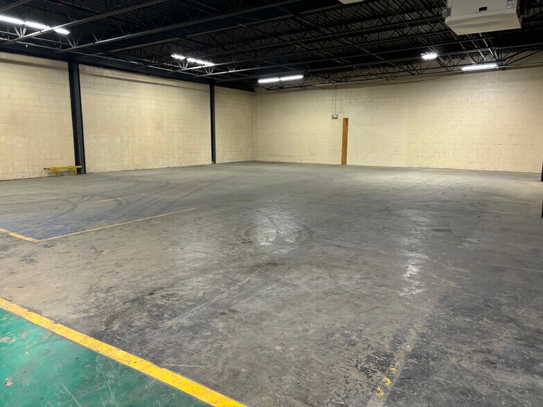 More Photos Of 200 Commerce Dr, Montgomeryville Warehouse For Sale