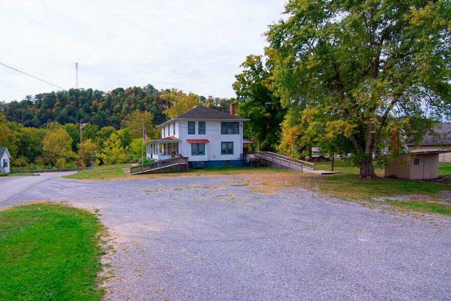 More Photos Of 101 Davis st, Alderson Freestanding For Sale