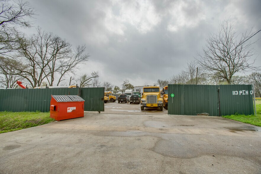 More Photos Of 113 Pin Oak Dr, Highlands Contractor Storage Yard For Sale
