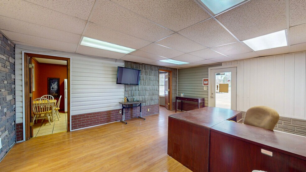 More Photos Of 5534/5546 Waterlevel Hwy, Cleveland Light Distribution For Sale