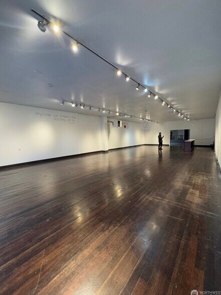 More Photos Of 4736 California Ave SW, Seattle Storefront Retail Office For Lease