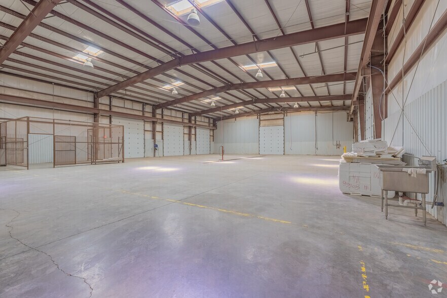 More Photos Of 8511 W Interstate 20, Midland Warehouse For Lease