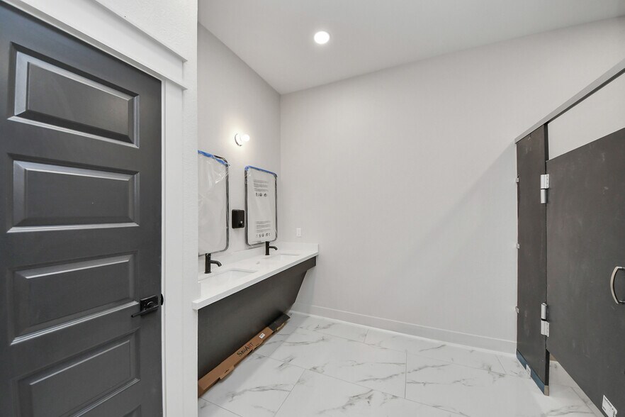 More Photos Of 220 Bella Katy Dr, Katy Office Residential For Lease